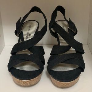 Strap sandals